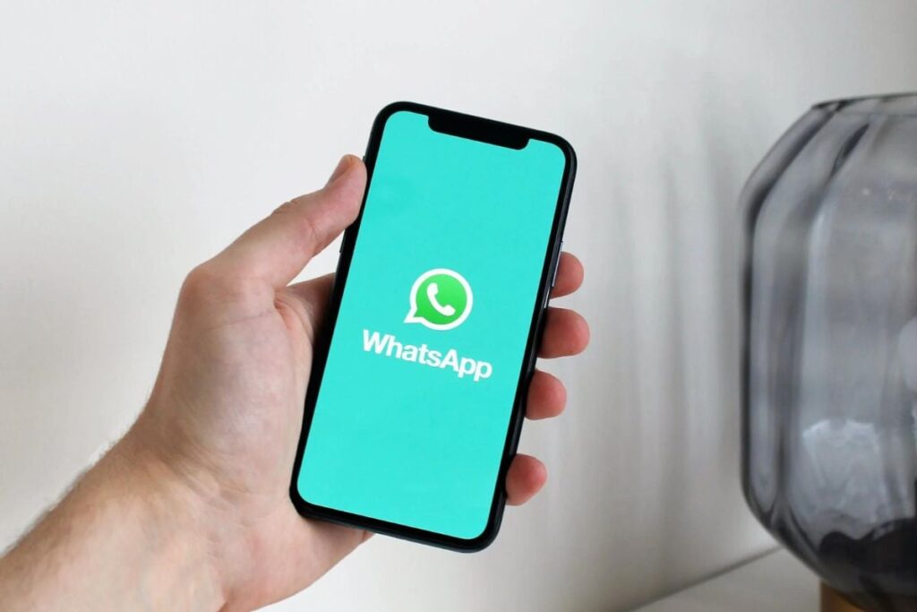 WhatsApp starts testing sticker pack sharing feature on iOS, Android