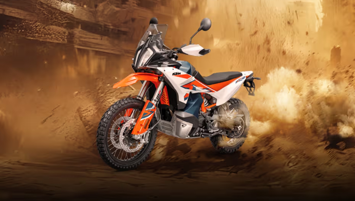 KTM 890 Adventure R 2025: दमदार 104.69 PS पावर, 22.22 kmpl माइलेज और 20L टैंक के साथ