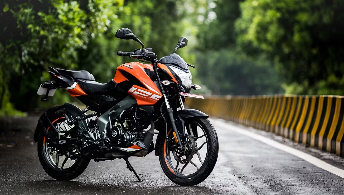 Bajaj Pulsar NS125: दमदार 11.8 बीएचपी पावर और सिर्फ ₹1.12 लाख में स्टाइलिश बाइक