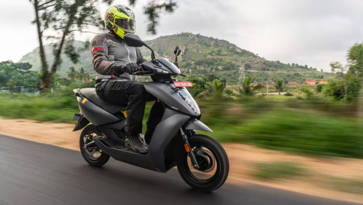 Ather 450S: इलेक्ट्रिक स्कूटर 90 kmph टॉप स्पीड, स्मार्ट फीचर्स और 2.9 kWh बैटरी के साथ