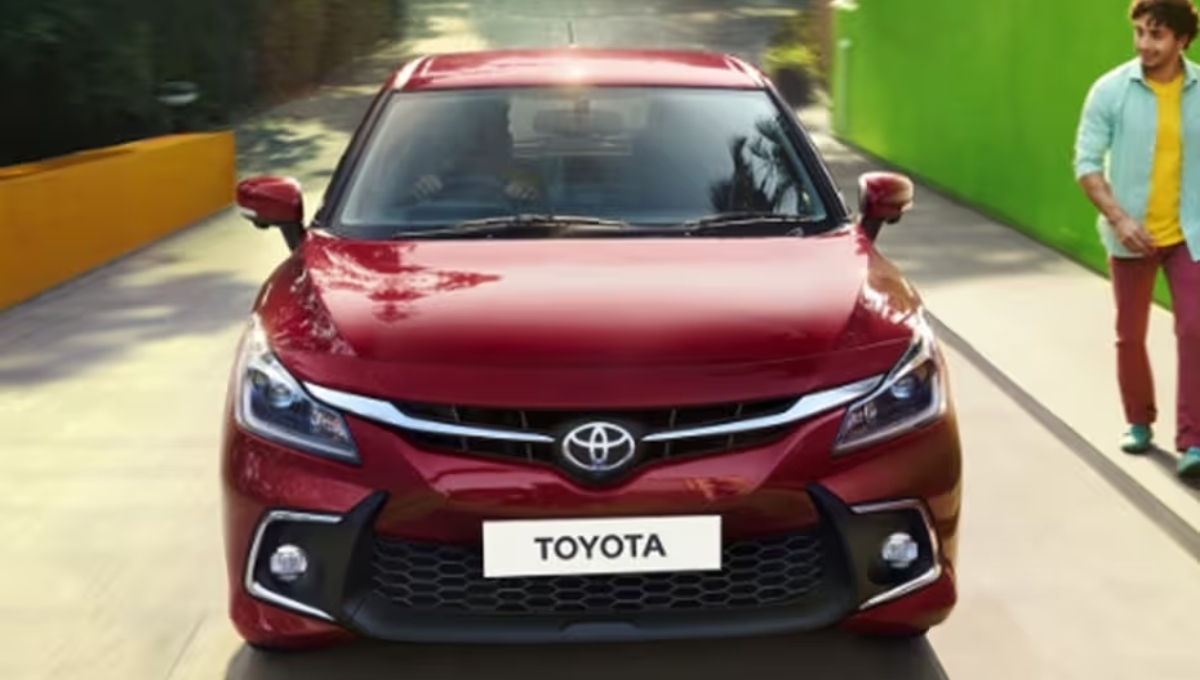 Toyota Glanza: दमदार फीचर्स और ₹6.81 लाख से शुरू होने वाली कीमत के साथ स्टाइलिश हैचबैक