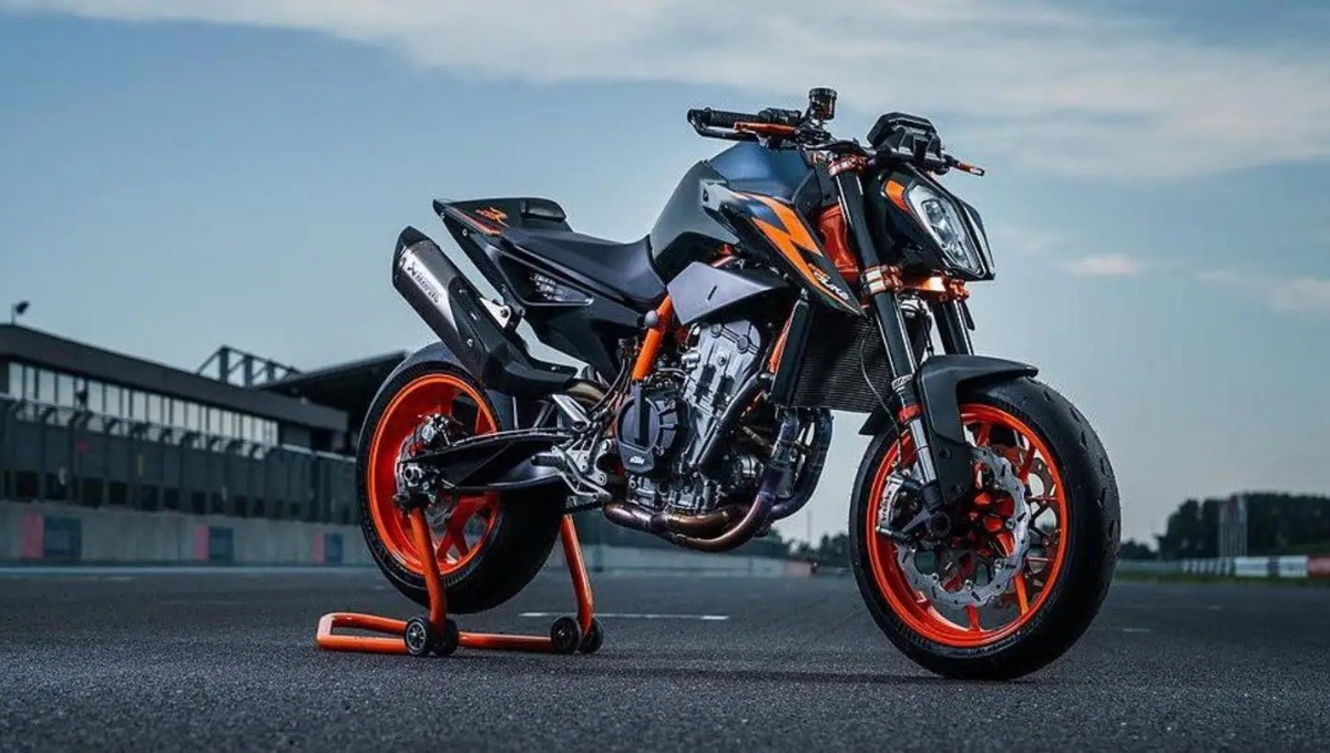 KTM 890 Duke 2025: दमदार 121 PS पावर, एडवांस्ड फीचर्स और किफायती कीमत के साथ स्पोर्ट्स बाइक