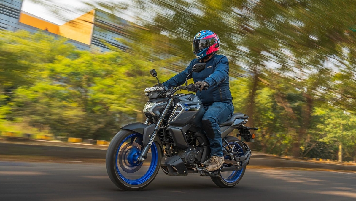 Yamaha FZ FI: 149cc दमदार पावर, स्मार्ट फीचर्स और कम्फर्टेबल राइड कीमत जानें