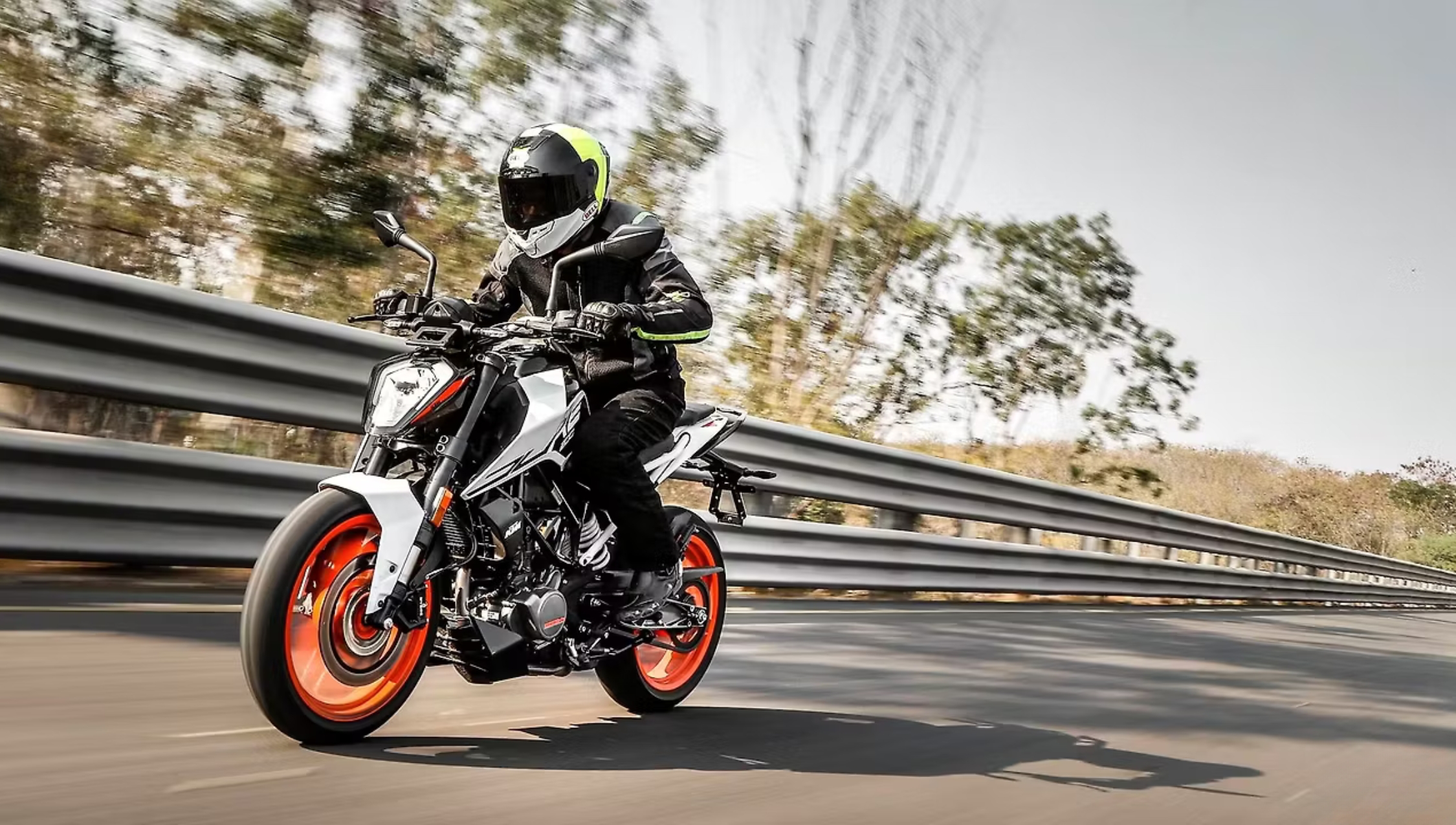 KTM 200 Duke: 24.67 बीएचपी पावर, 5-इंच TFT डिस्प्ले और ₹2.10 लाख की किफायती कीमत