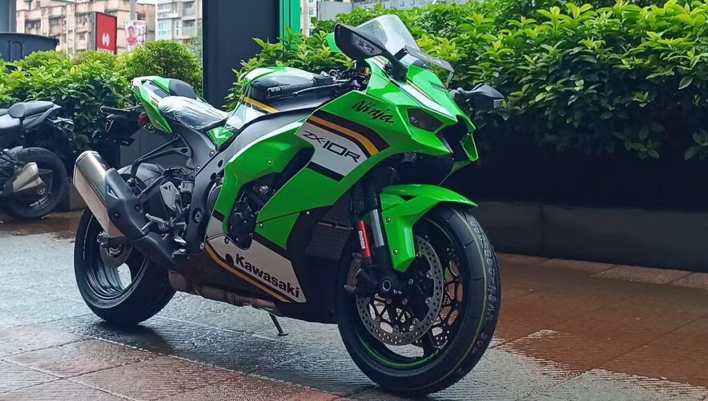 Kawasaki Ninja ZX-10R 2025: 998cc, 193bhp पावर और 299kmph टॉप स्पीड एकदम सुपरस्पोर्ट एक्सपीरियंस