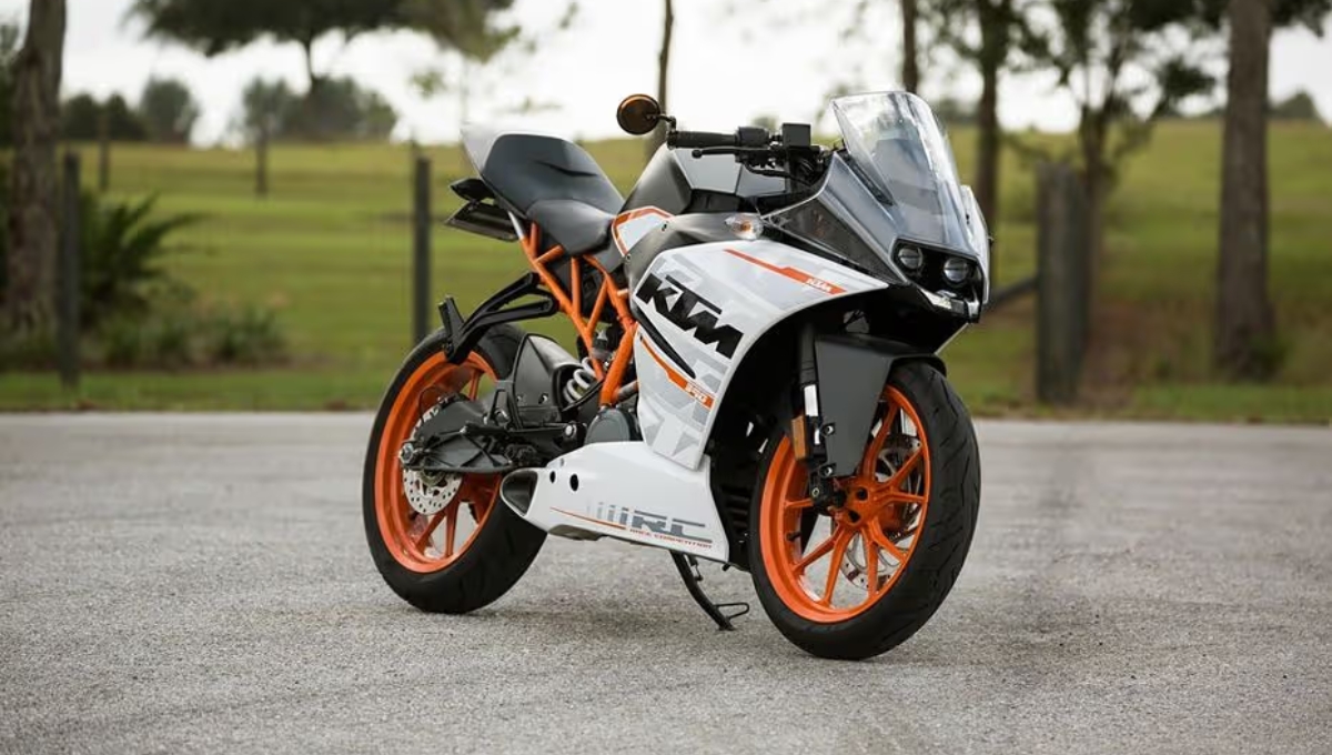 KTM RC 200 2025: 24.6 बीएचपी पावर, 140 kmph टॉप स्पीड और 2.10 लाख में धमाकेदार बाइक