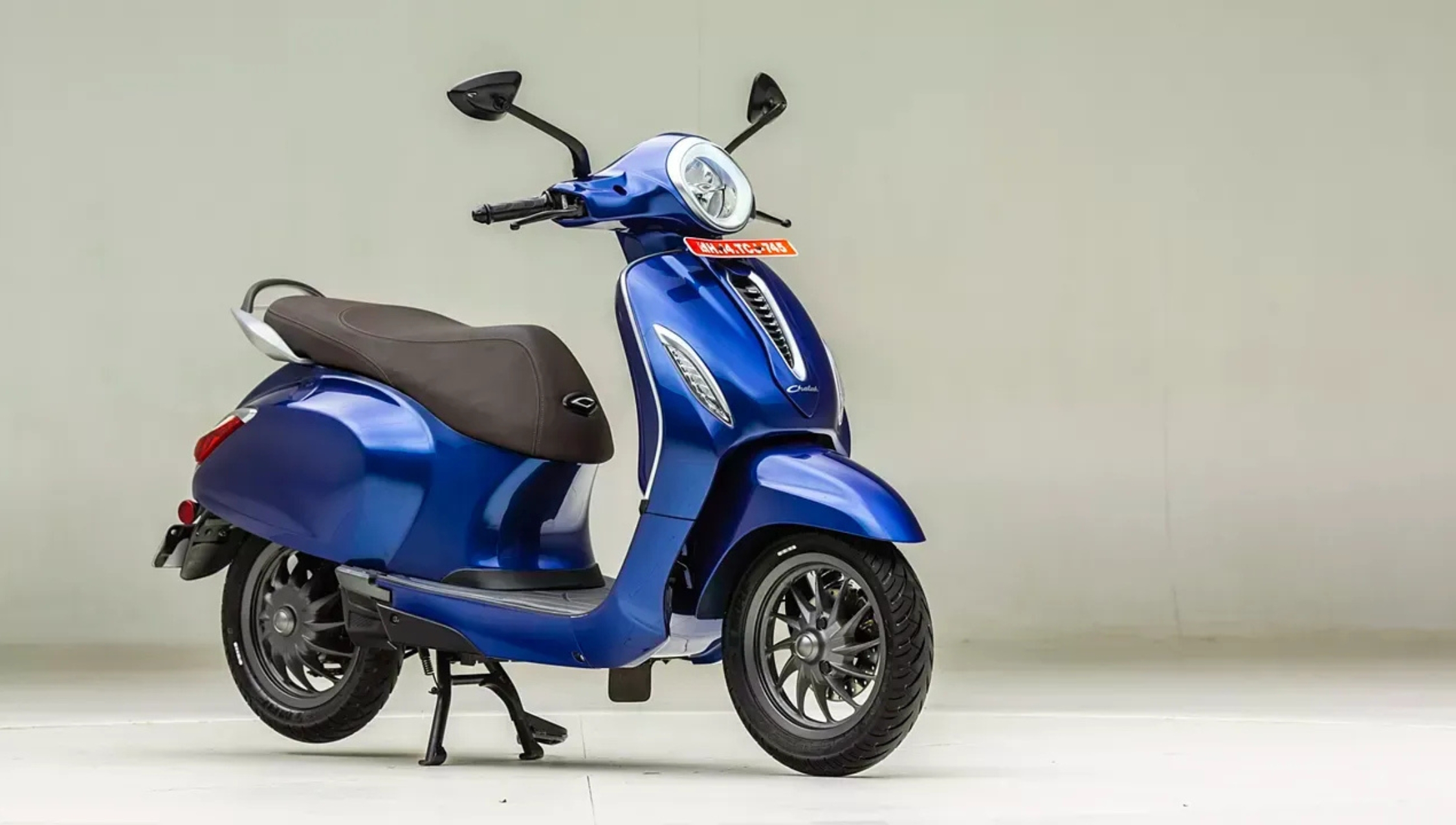 Bajaj Chetak Electric 2025: ₹1.15 लाख में स्टाइल और टेक्नोलॉजी का जबरदस्त कॉम्बिनेशन