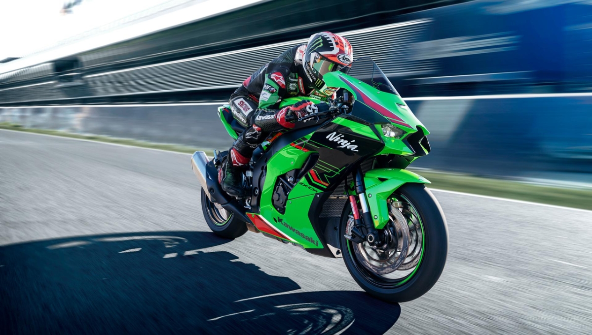Kawasaki Ninja ZX-10R 2025: 998cc, 193bhp पावर और 299kmph टॉप स्पीड एकदम सुपरस्पोर्ट एक्सपीरियंस