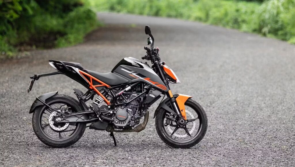 KTM 160 Duke 2025: स्पोर्टी लुक्स, 18.73 BHP Engine और शानदार राइडिंग कीमत 1.85 Lakh