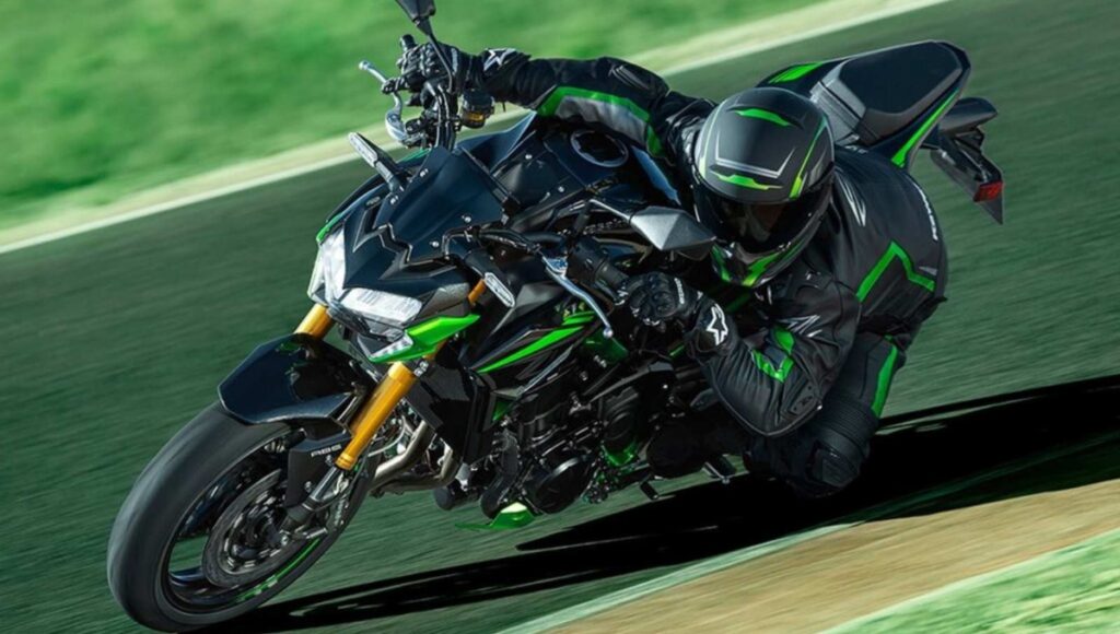 Kawasaki Z900: ₹11.44 लाख में दमदार 948cc इंजन और 240 kmph टॉप स्पीड के साथ