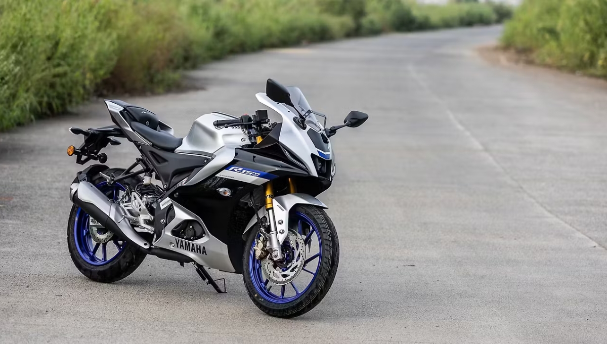 नई Yamaha R15 V4: LED हेडलाइट, TFT डिस्प्ले और 140 km/h टॉप स्पीड के साथ