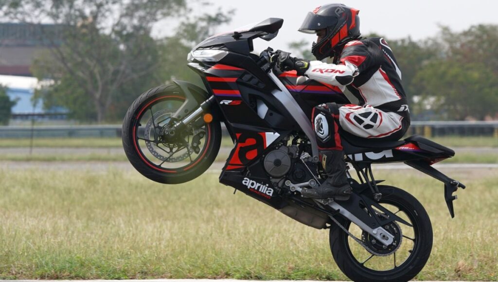 Aprilia RS 457: युवाओं के दिल की धड़कन और स्पोर्ट्स राइडिंग का नया सितारा