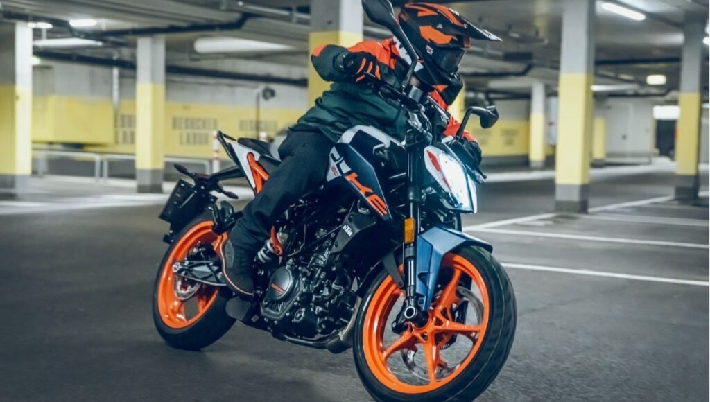 KTM 160 Duke 2025: स्पोर्टी लुक्स, 18.73 BHP Engine और शानदार राइडिंग कीमत 1.85 Lakh