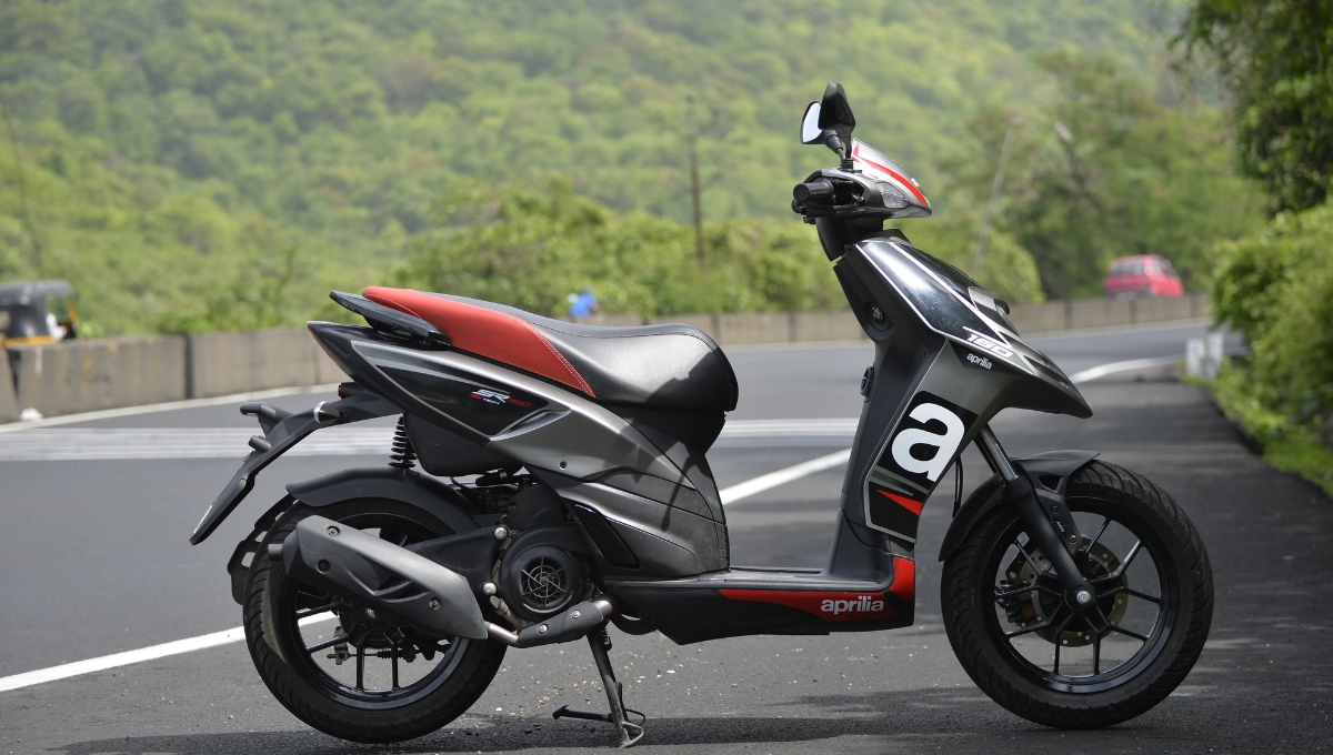 Aprilia SR 160 2025: स्टाइल, पावर और 100 kmph टॉप स्पीड के साथ कीमत ₹1.25 लाख से शुरू