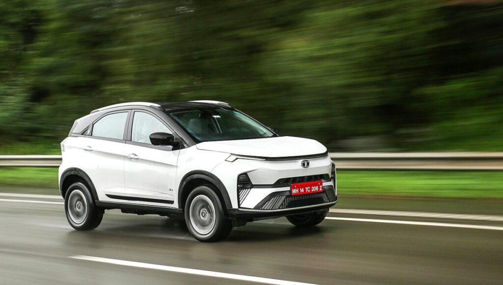 Tata Nexon 2025: दमदार 1.5L डीज़ल SUV, 24.08 kmpl माइलेज और ऑटोमैटिक फीचर्स के साथ कीमत जानें