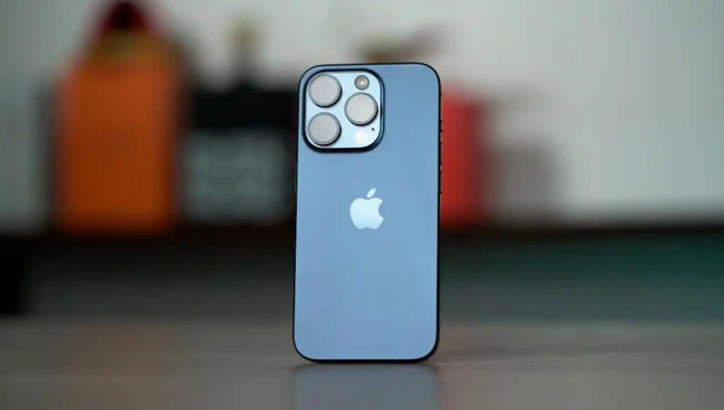 Apple iPhone 15 Pro 2025: टाइटेनियम बॉडी, 48MP ट्रिपल कैमरा और 1TB स्टोरेज के साथ जानें कीमत